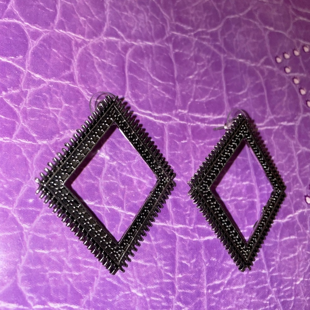 Earrings - Picture 2 of 6